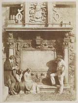 Edmonstone's Tomb (Dennistoun Monument), Grayfriars, Edinburgh. Group of four figures posed in front of the monument: David Octavius Hill stands on the left, his nieces the Misses Watson are seated on